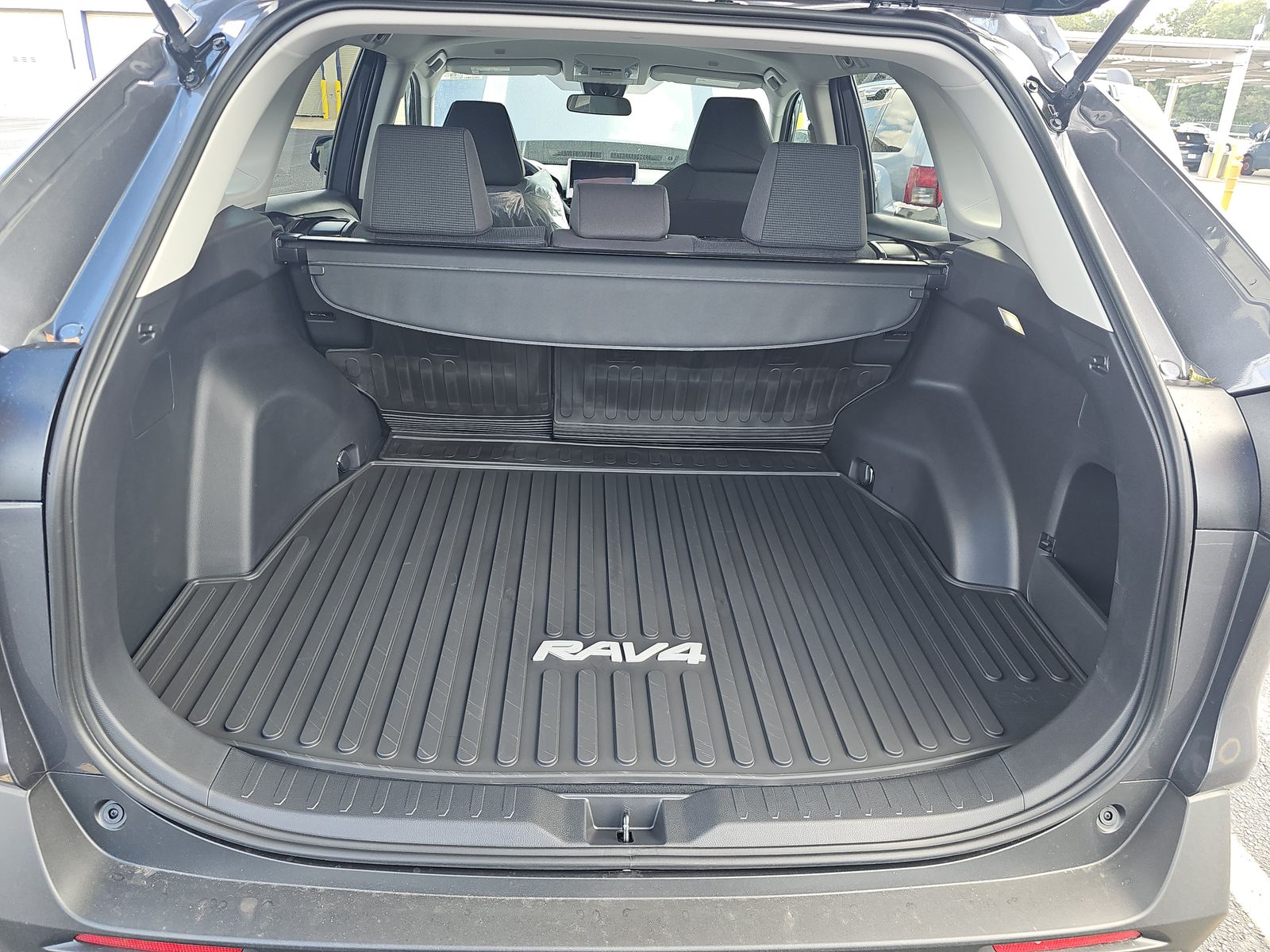 2025 Toyota RAV4 LE FWD