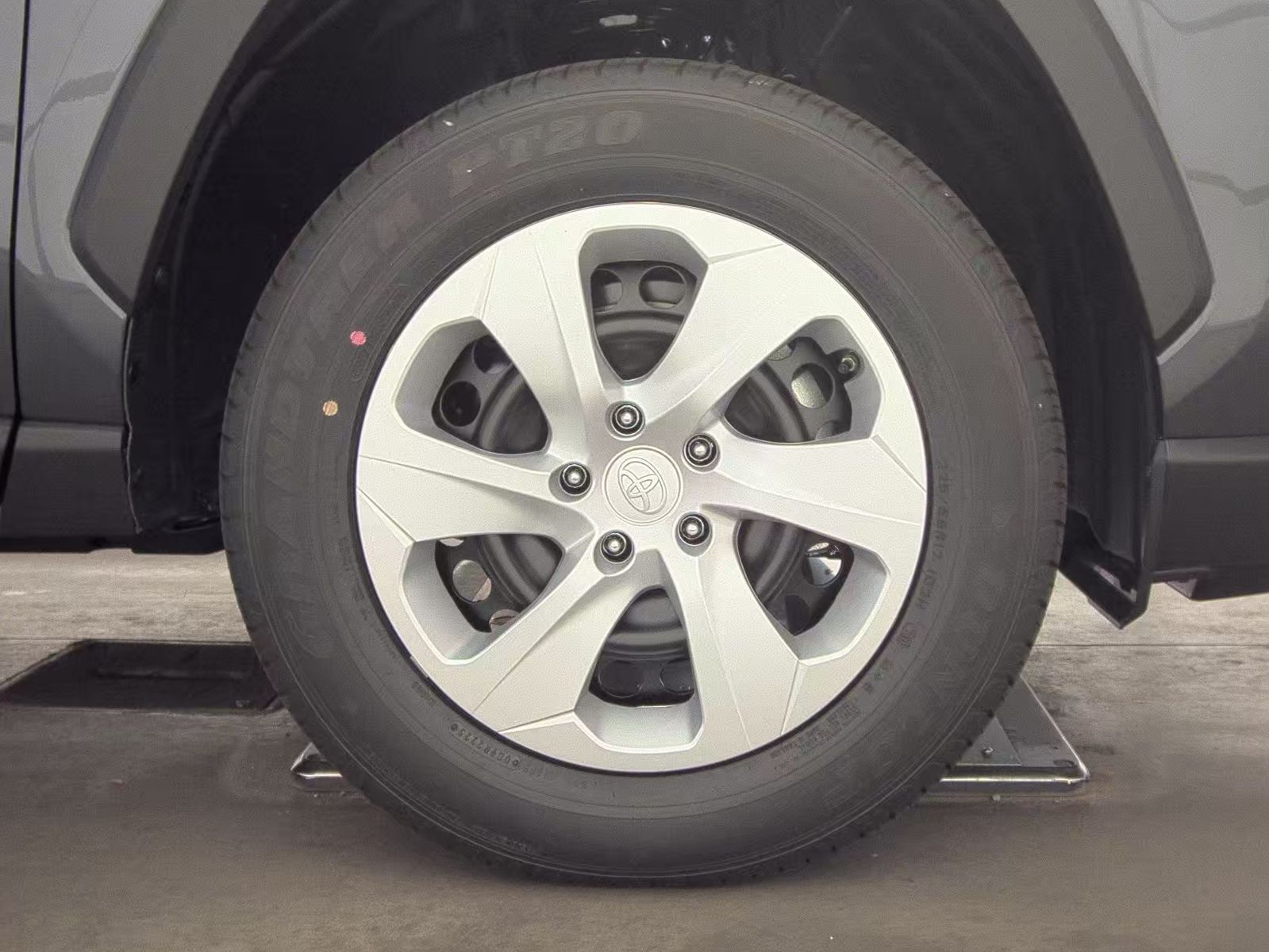 2025 Toyota RAV4 LE FWD