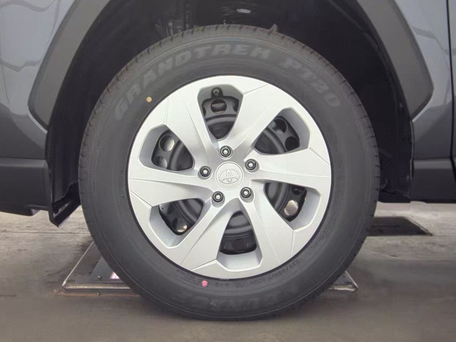 2025 Toyota RAV4 LE FWD