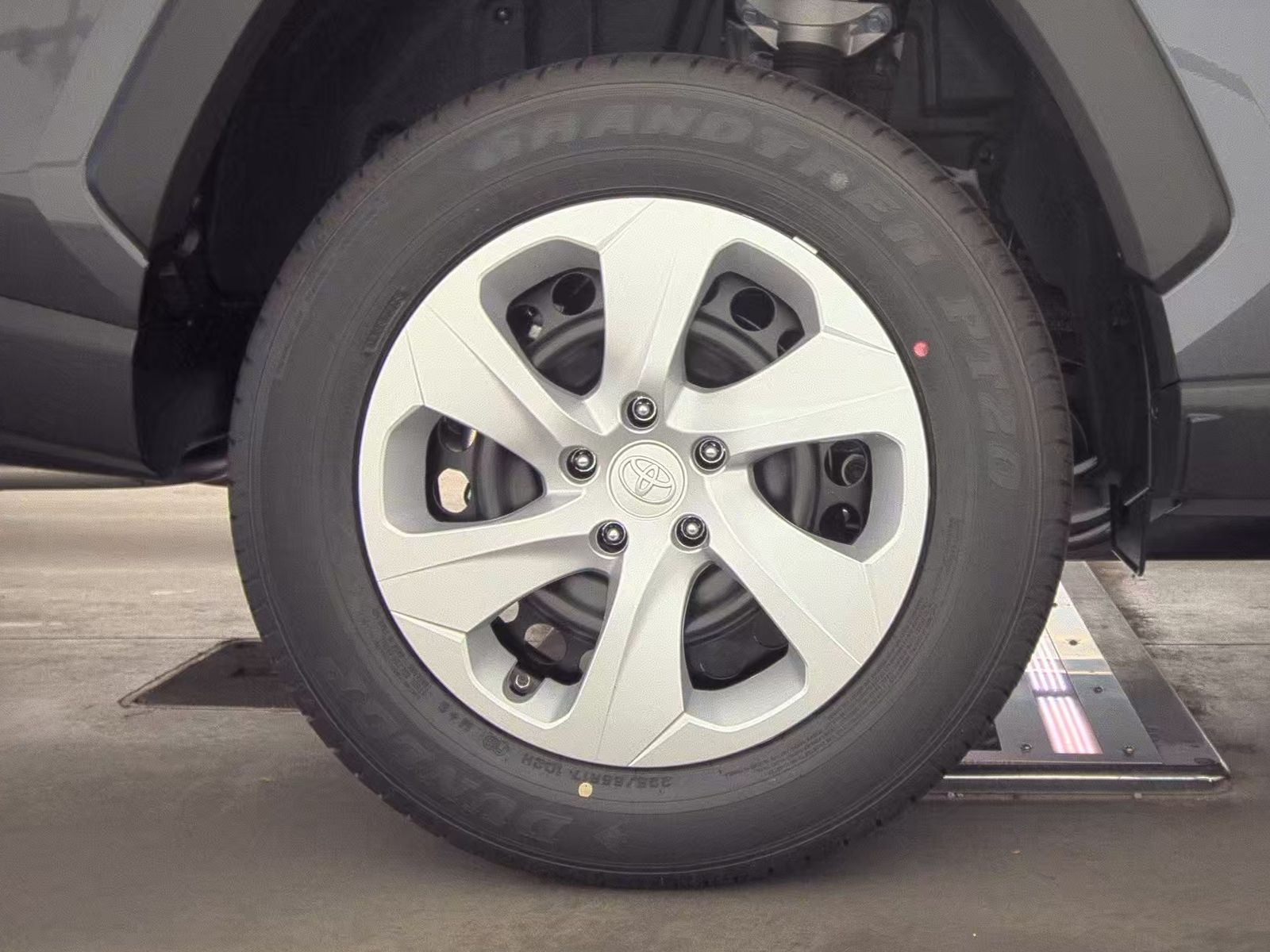 2025 Toyota RAV4 LE FWD