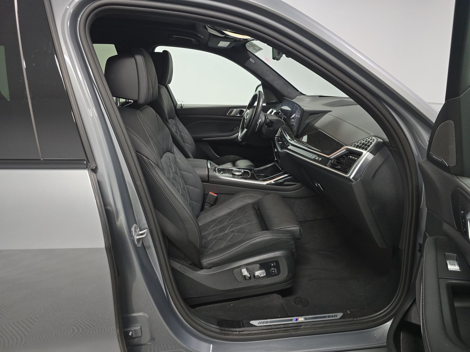 2025 BMW X7 xDrive40i AWD