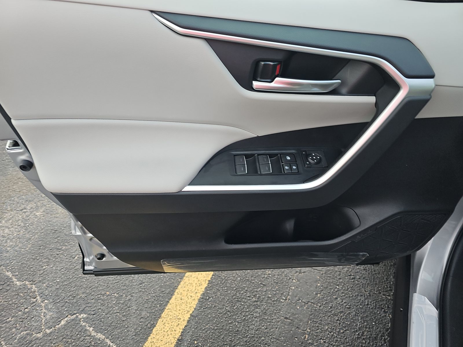 2025 Toyota RAV4 XLE FWD