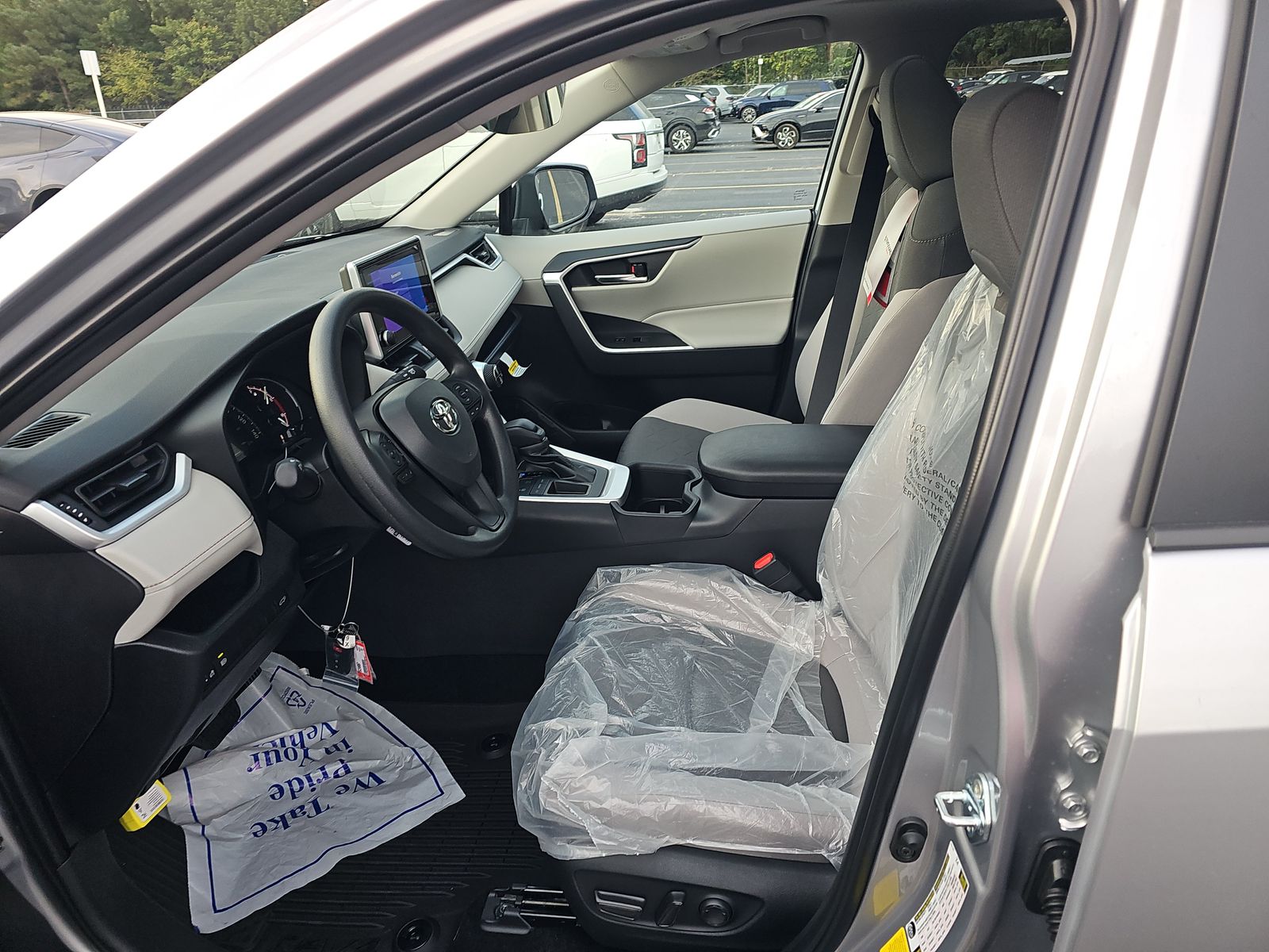 2025 Toyota RAV4 XLE FWD