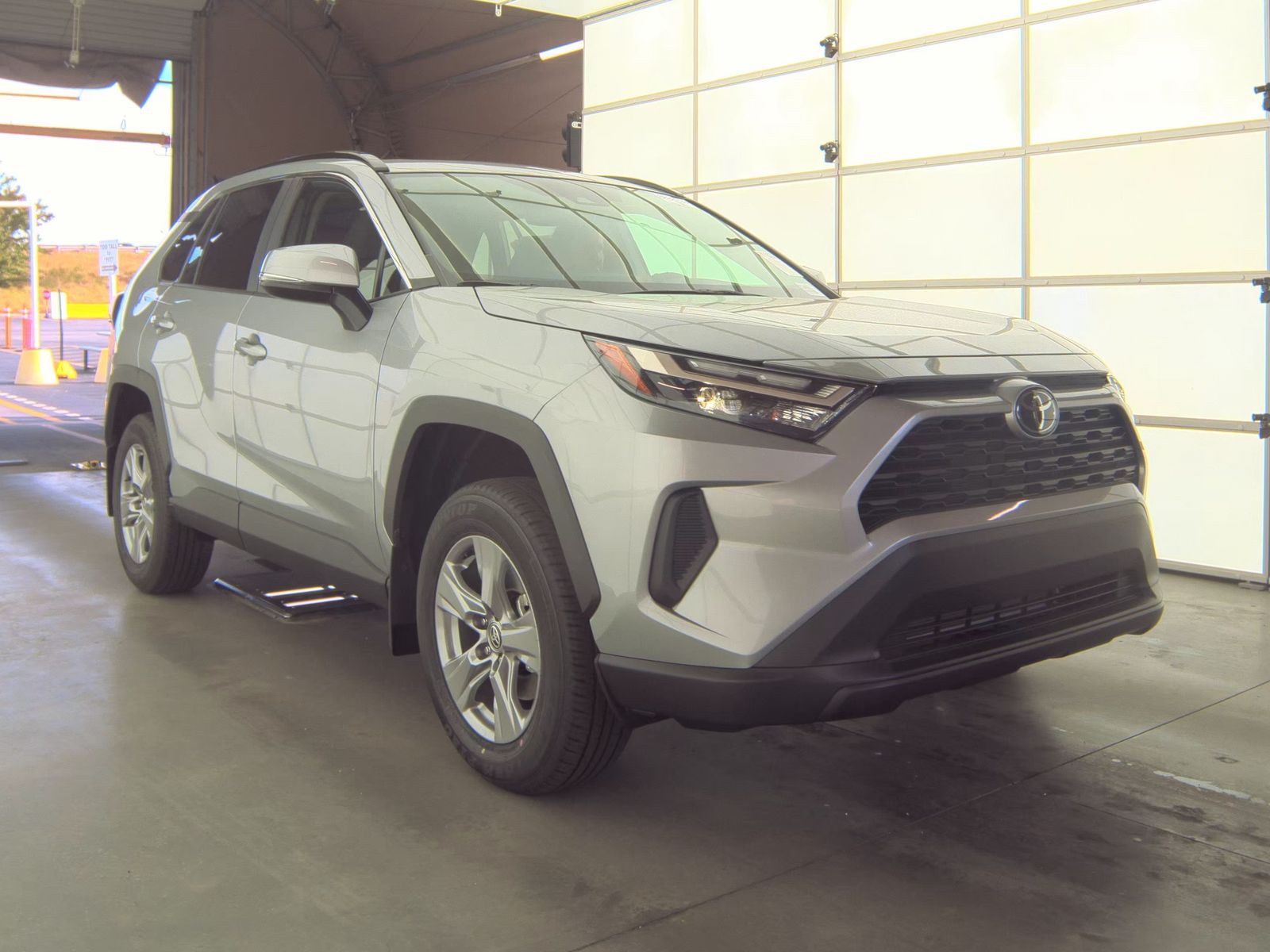 2025 Toyota RAV4 XLE FWD