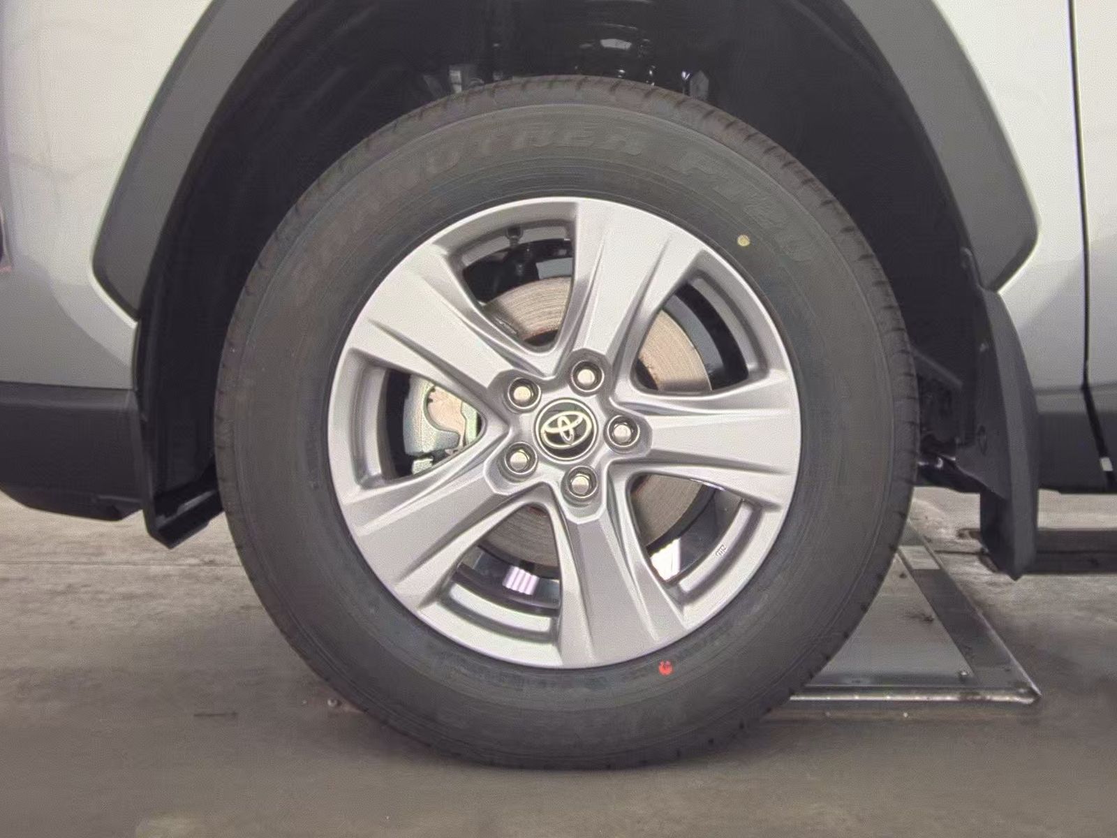 2025 Toyota RAV4 XLE FWD