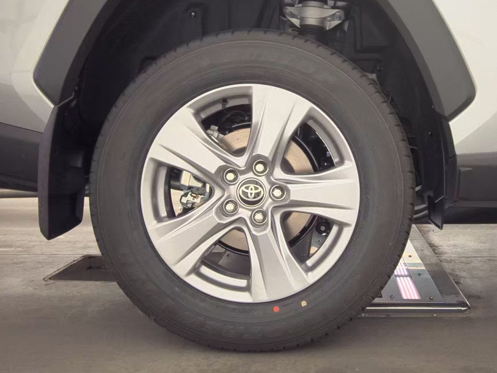 2025 Toyota RAV4 XLE FWD