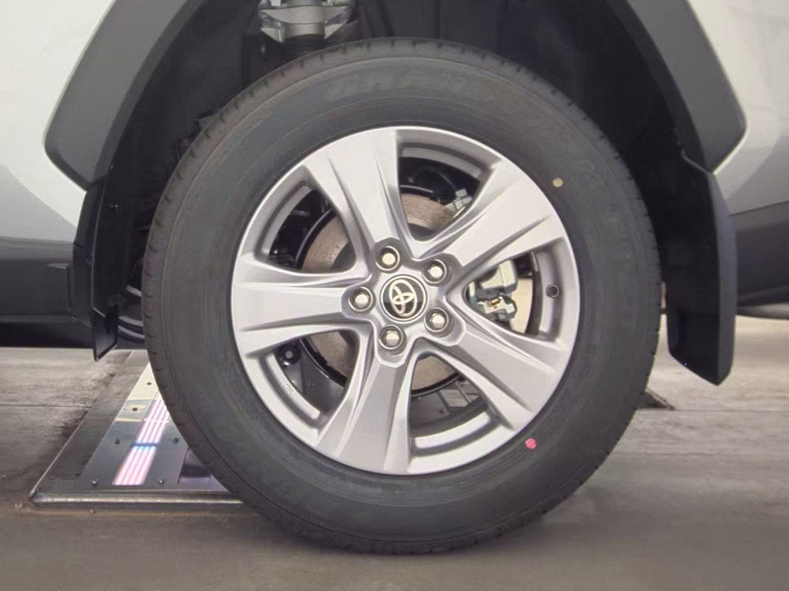 2025 Toyota RAV4 XLE FWD