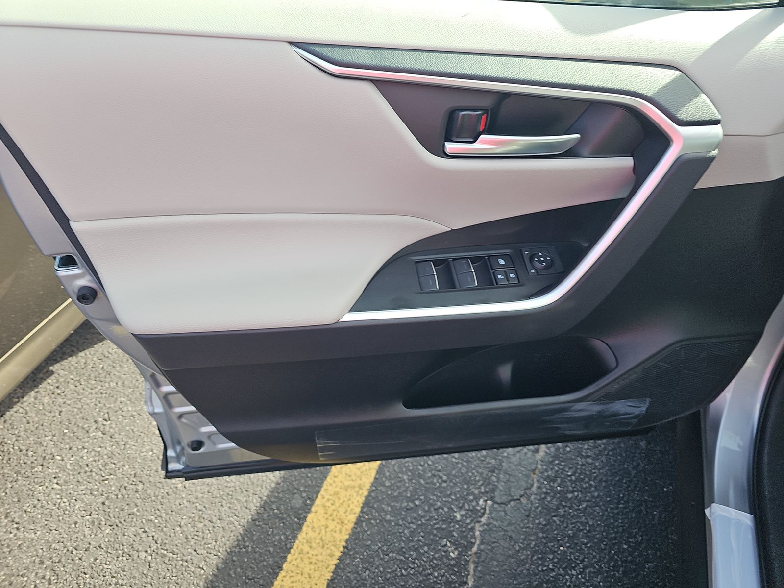 2025 Toyota RAV4 XLE FWD