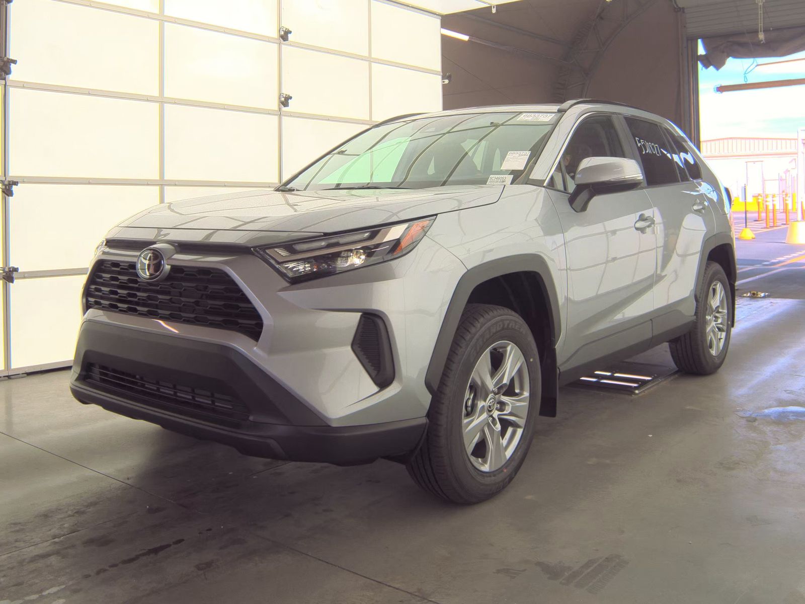 2025 Toyota RAV4 XLE FWD