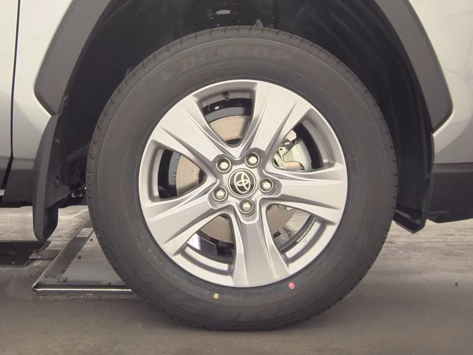 2025 Toyota RAV4 XLE FWD