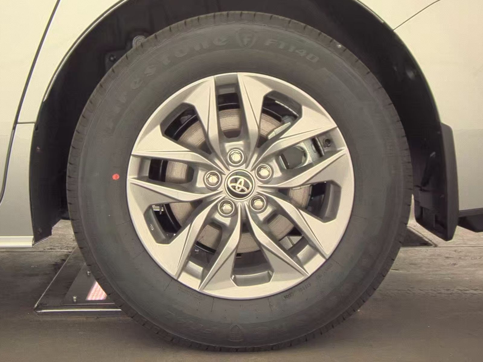 2025 Toyota Sienna XLE FWD