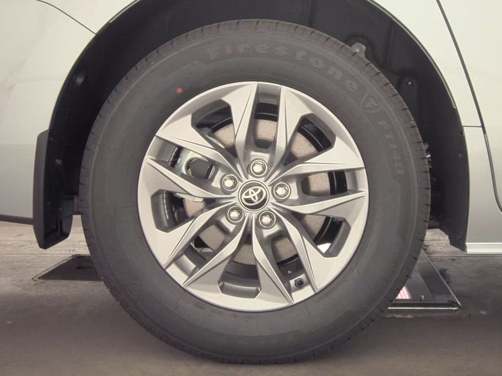 2025 Toyota Sienna XLE FWD