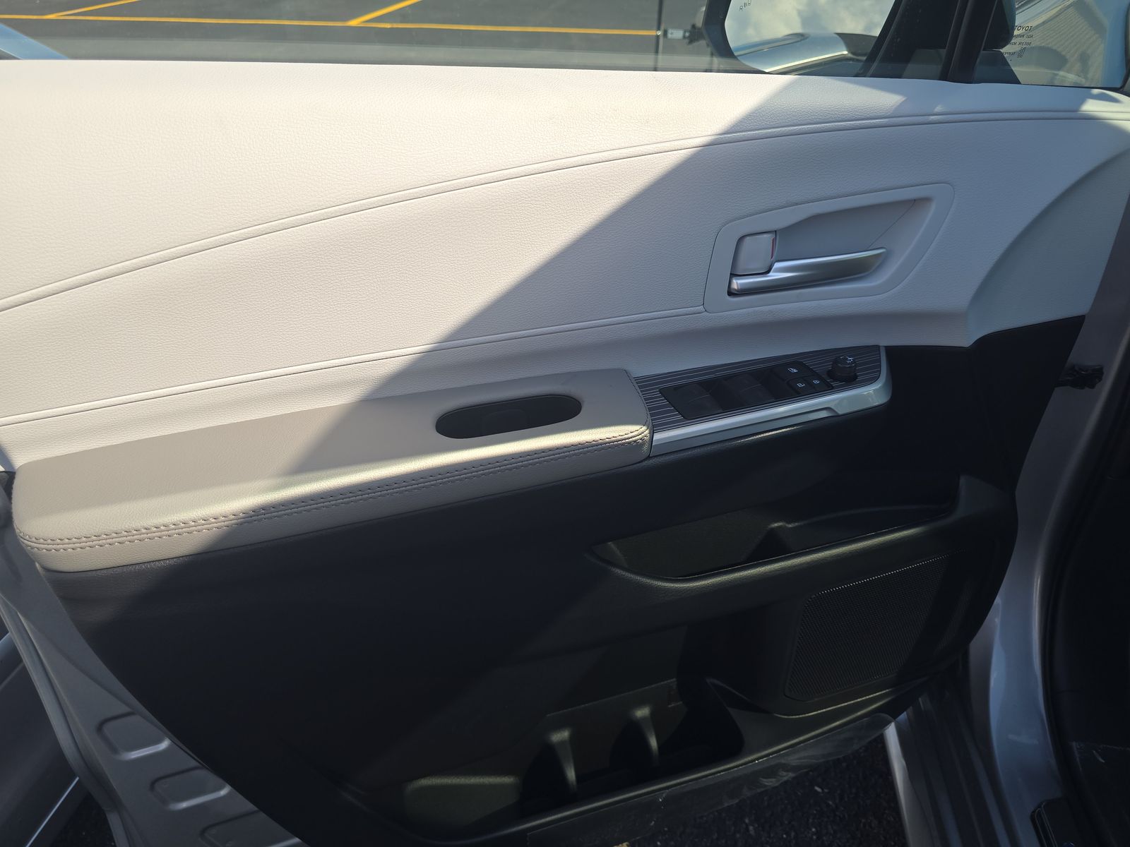 2025 Toyota Sienna XLE FWD