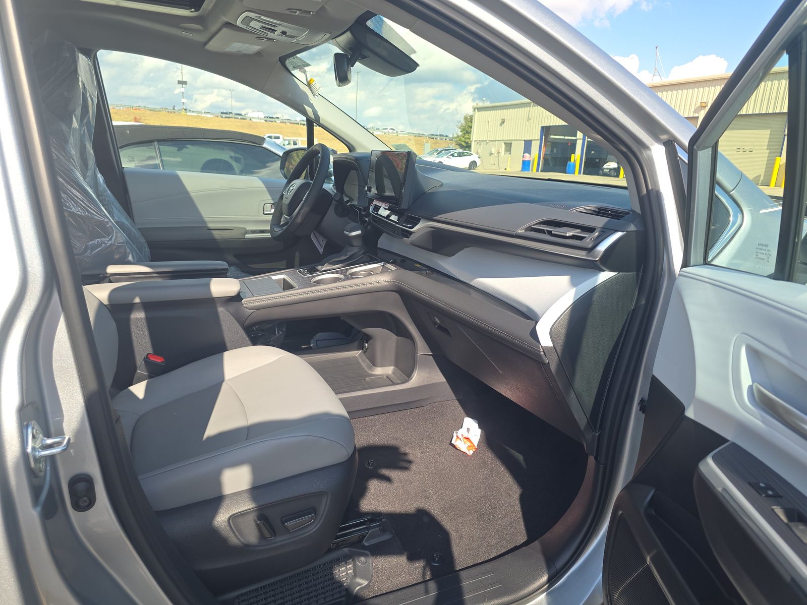 2025 Toyota Sienna XLE FWD