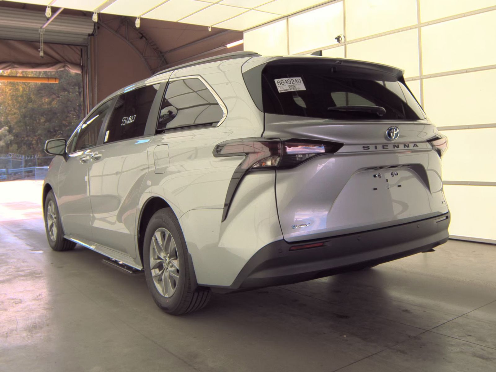 2025 Toyota Sienna XLE FWD
