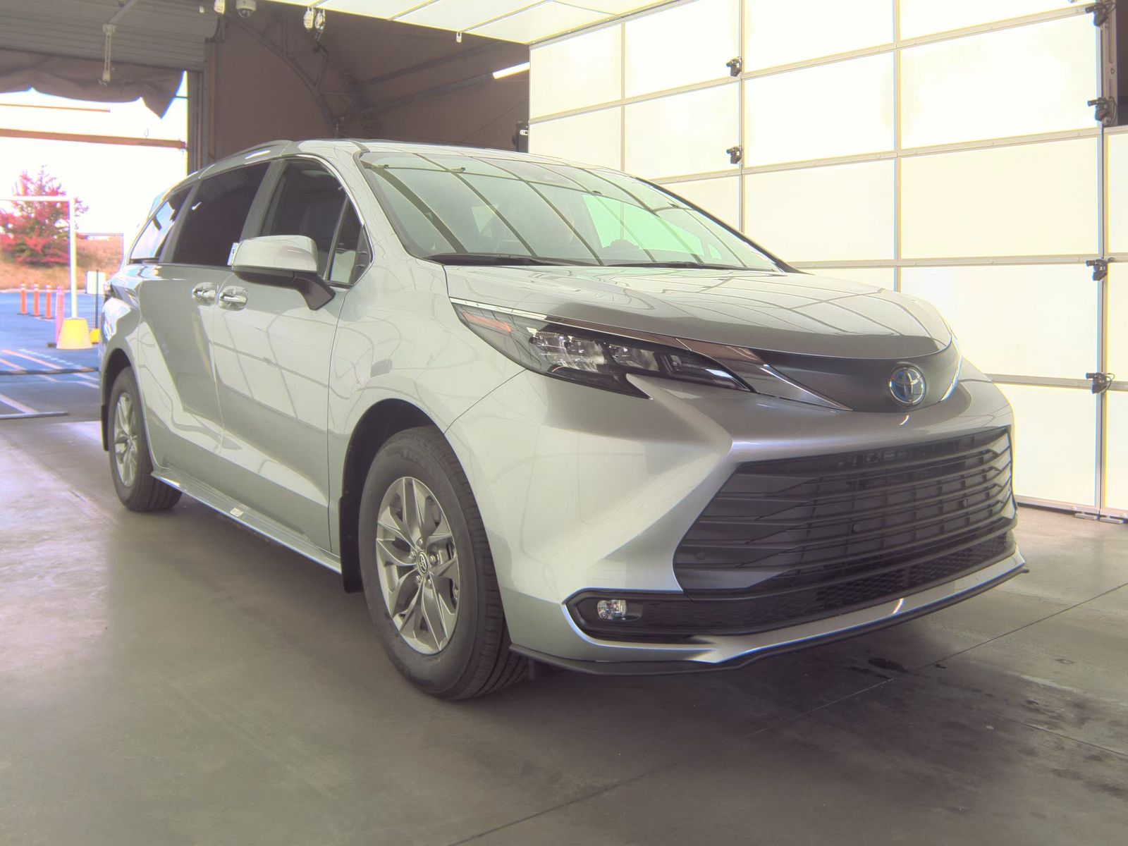 2025 Toyota Sienna XLE FWD