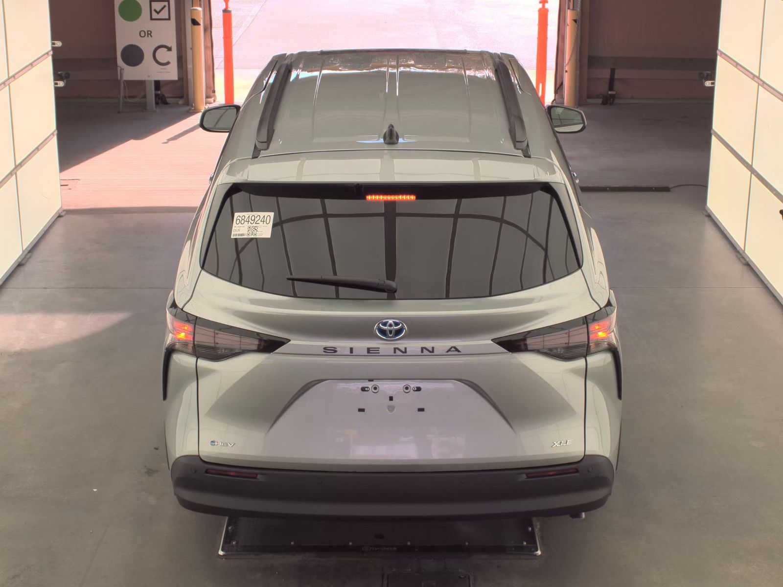 2025 Toyota Sienna XLE FWD