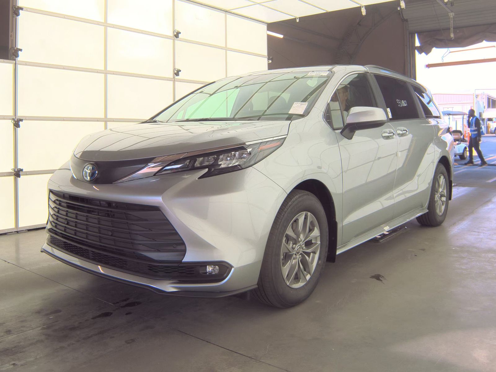 2025 Toyota Sienna XLE FWD