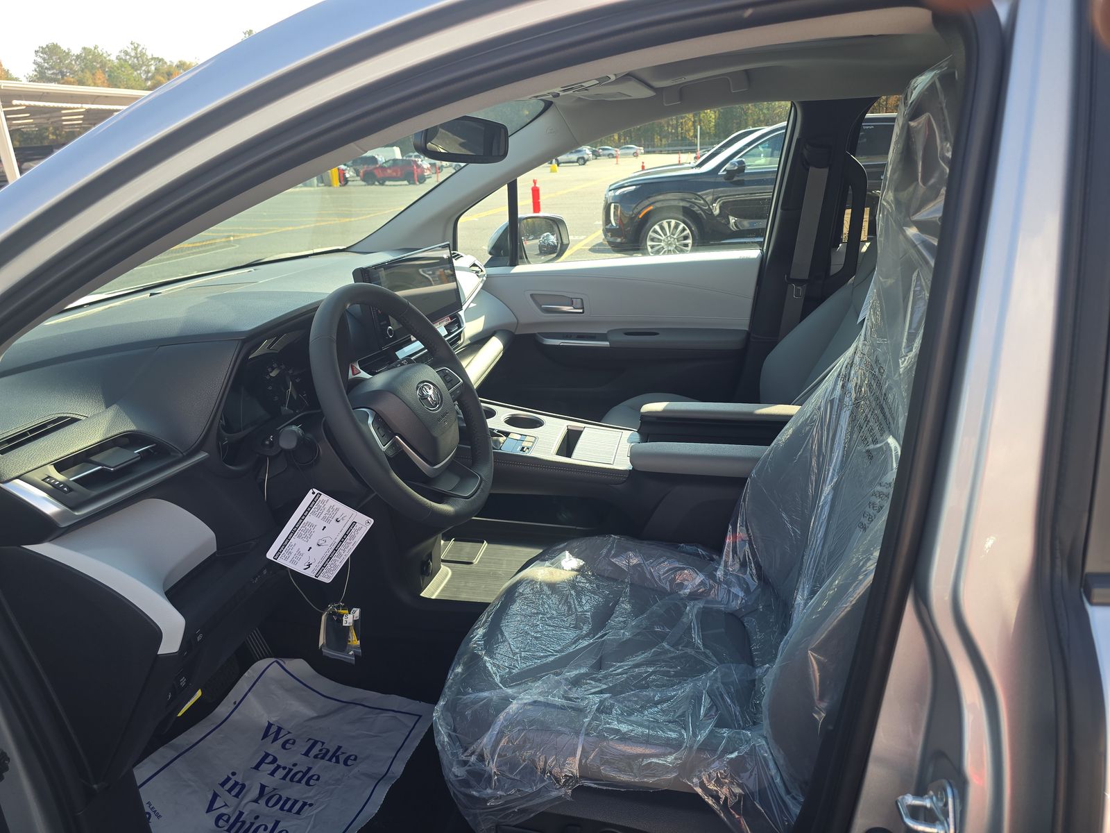 2025 Toyota Sienna XLE FWD