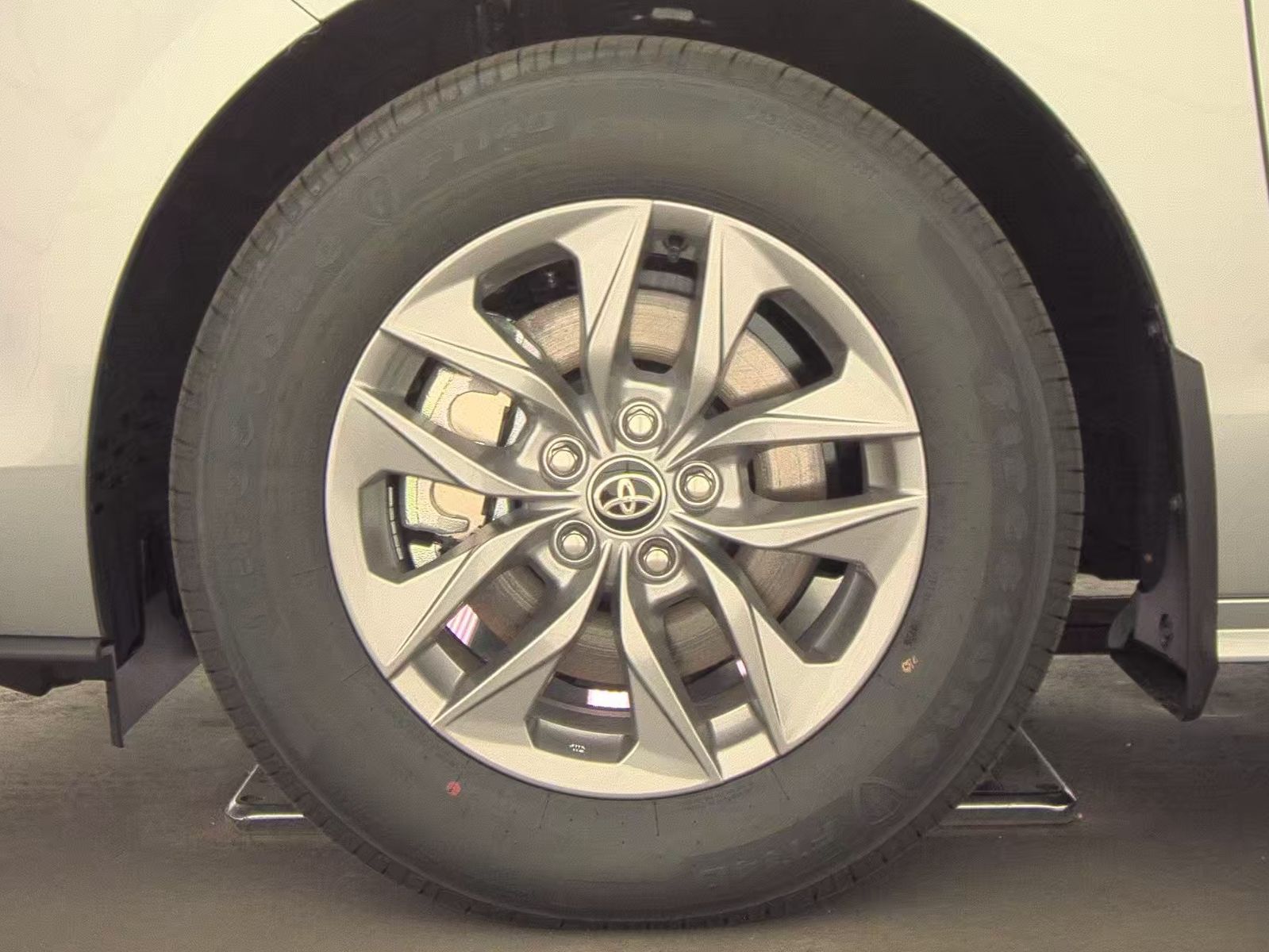 2025 Toyota Sienna XLE FWD