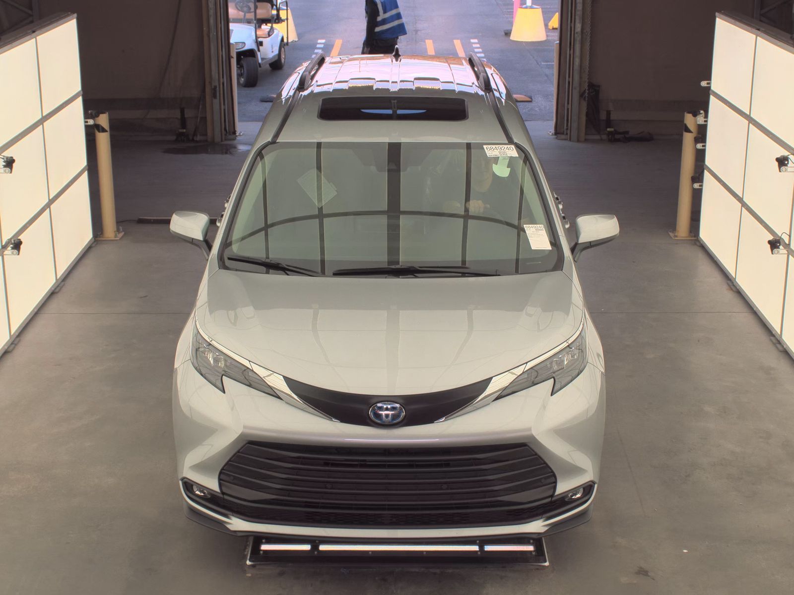 2025 Toyota Sienna XLE FWD
