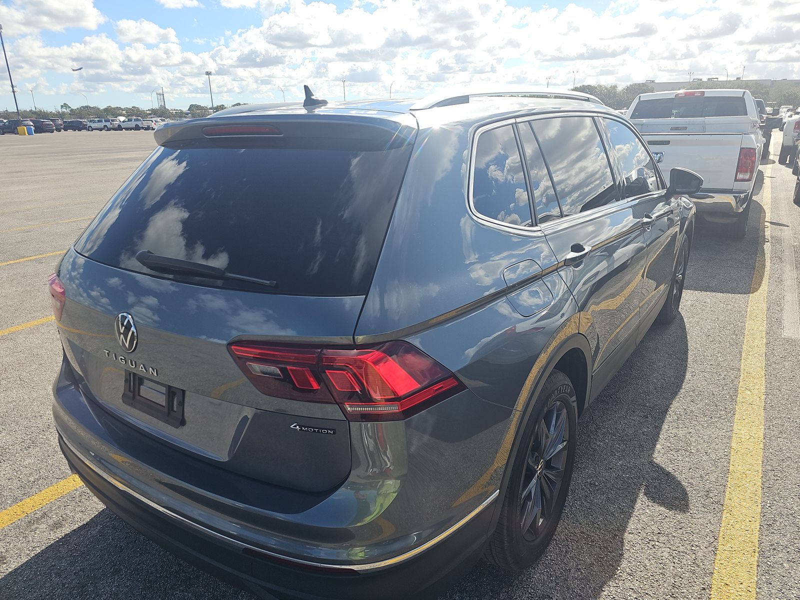 2023 Volkswagen Tiguan 2.0T SE AWD
