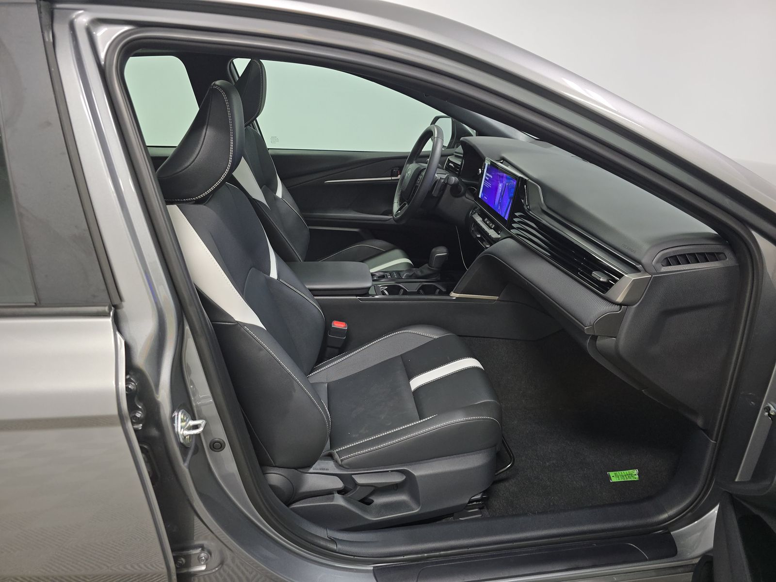 2025 Toyota Camry SE FWD