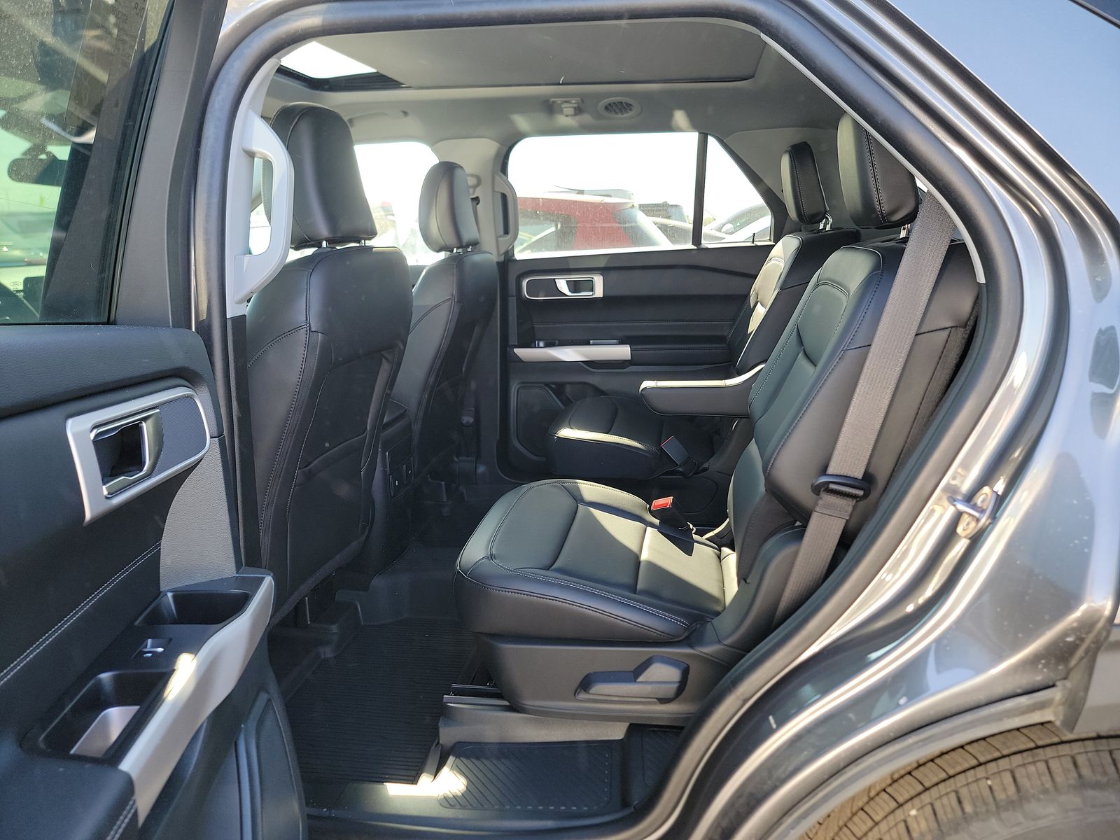 2024 Ford Explorer XLT RWD