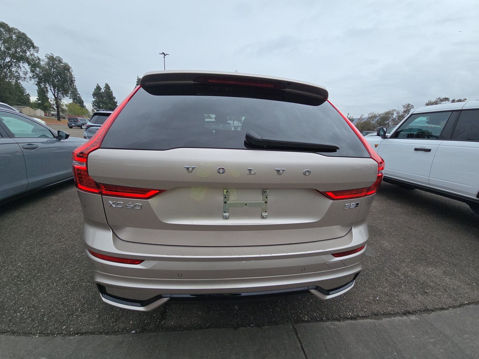 2025 Volvo XC60 B5 Core AWD