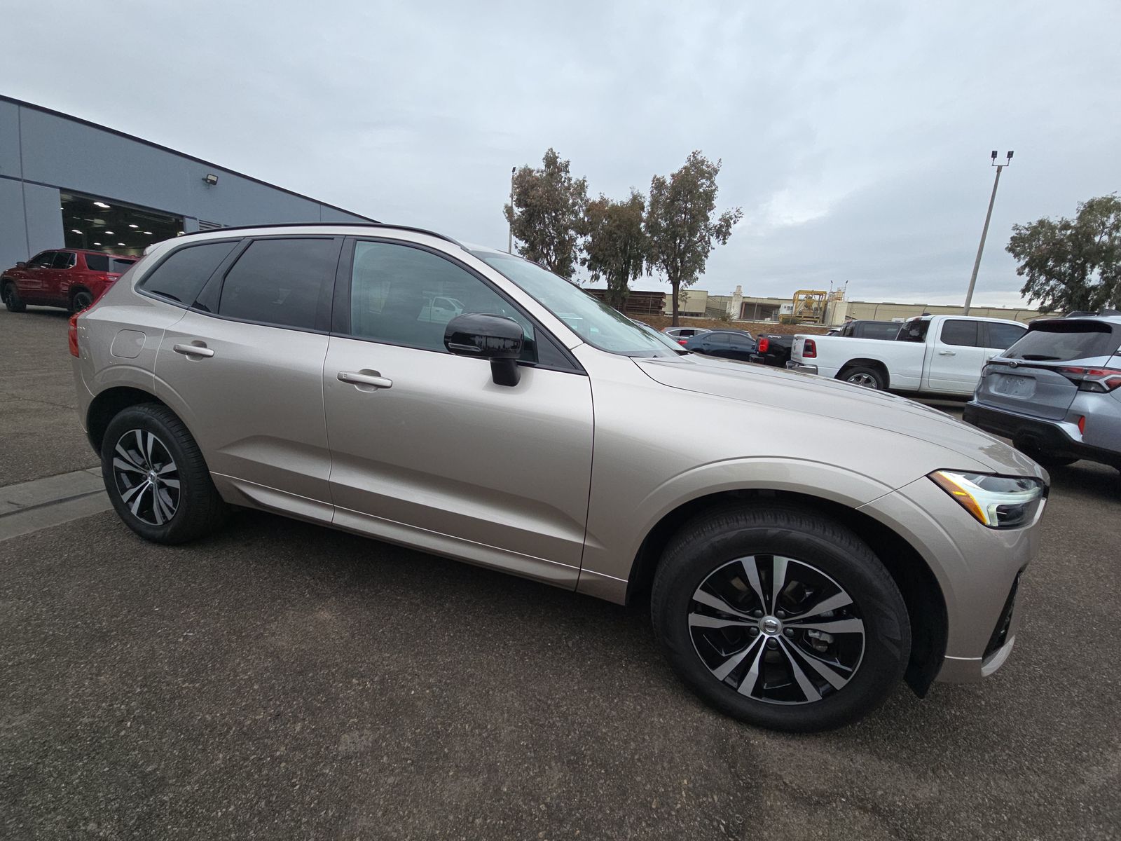 2025 Volvo XC60 B5 Core AWD
