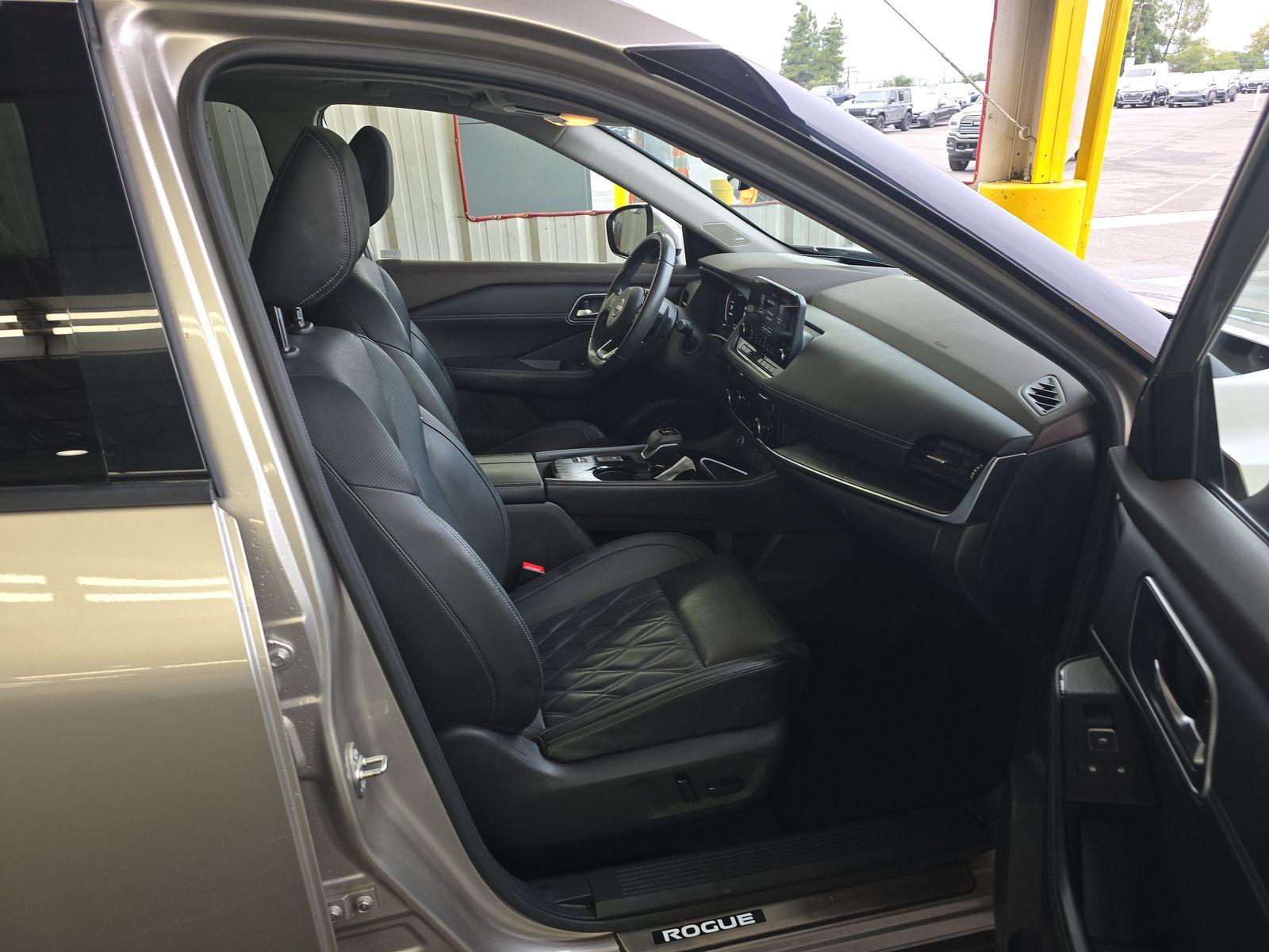 2023 Nissan Rogue Platinum FWD