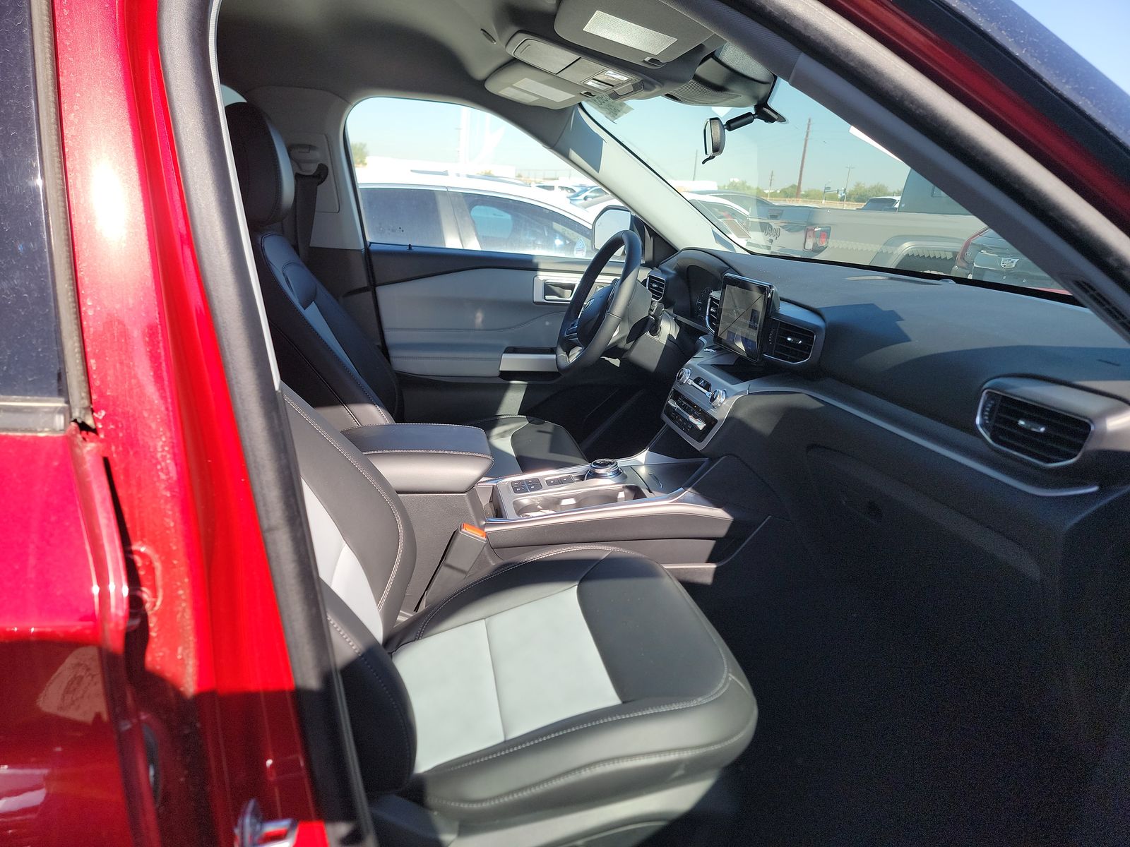 2024 Ford Explorer XLT RWD