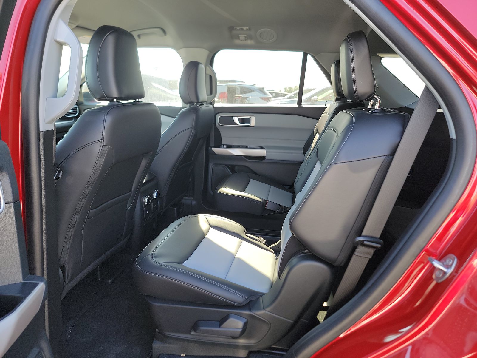 2024 Ford Explorer XLT RWD