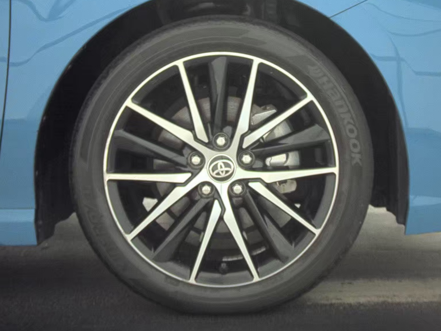 2023 Toyota Camry Hybrid SE FWD