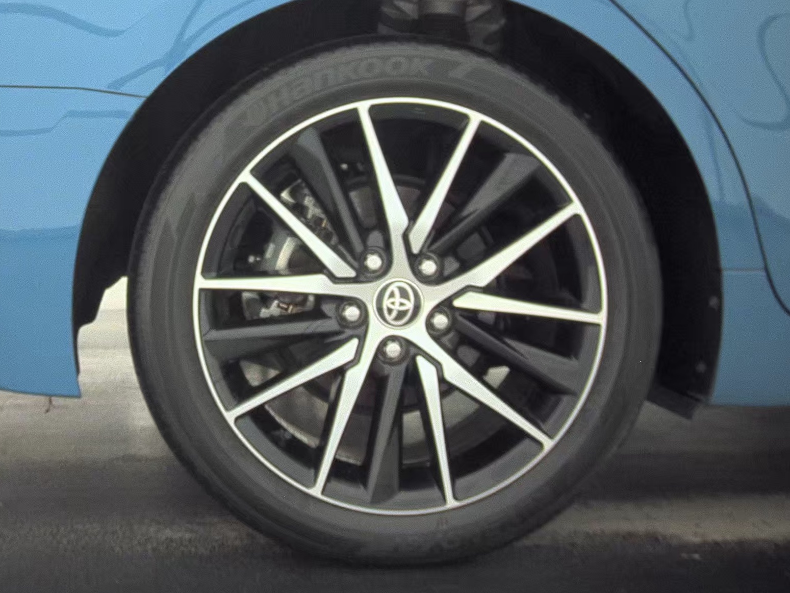 2023 Toyota Camry Hybrid SE FWD