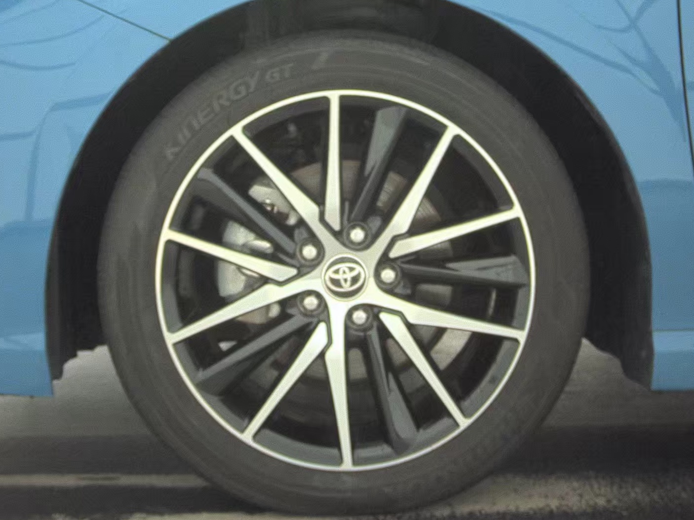 2023 Toyota Camry Hybrid SE FWD