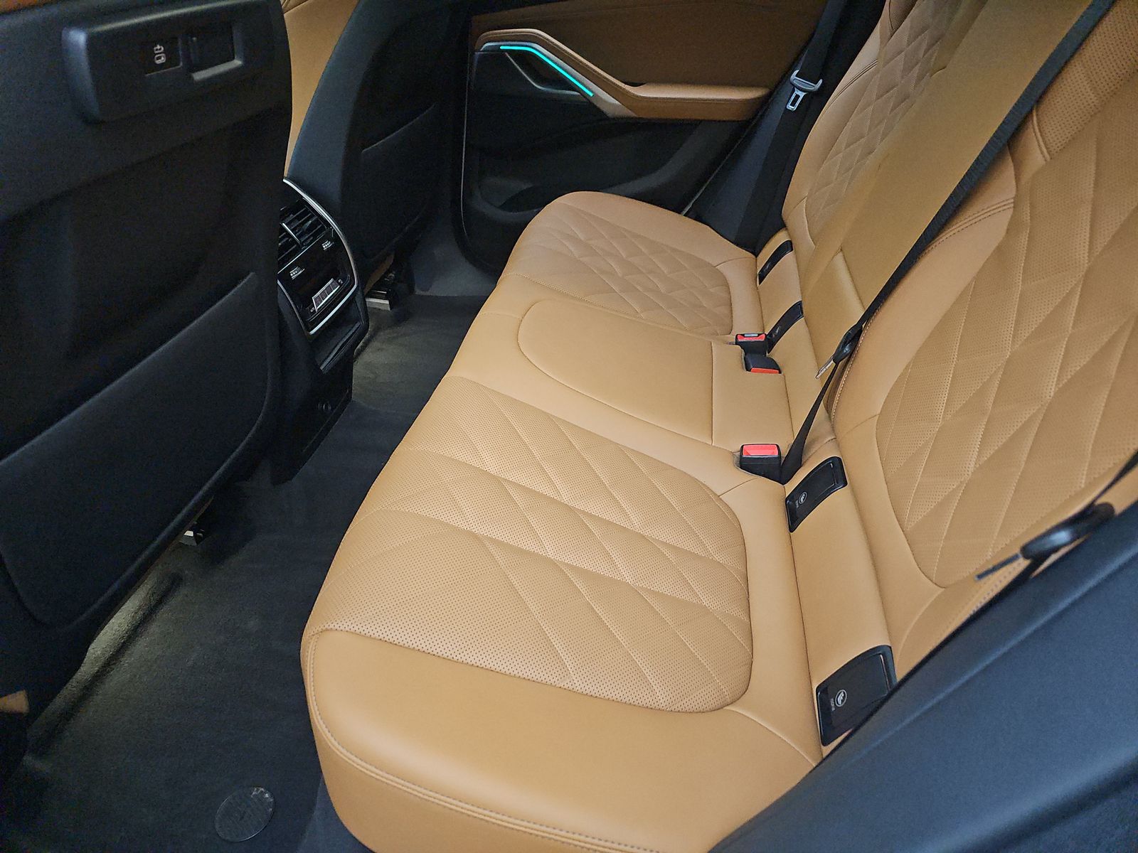 2023 BMW X6 xDrive40i AWD