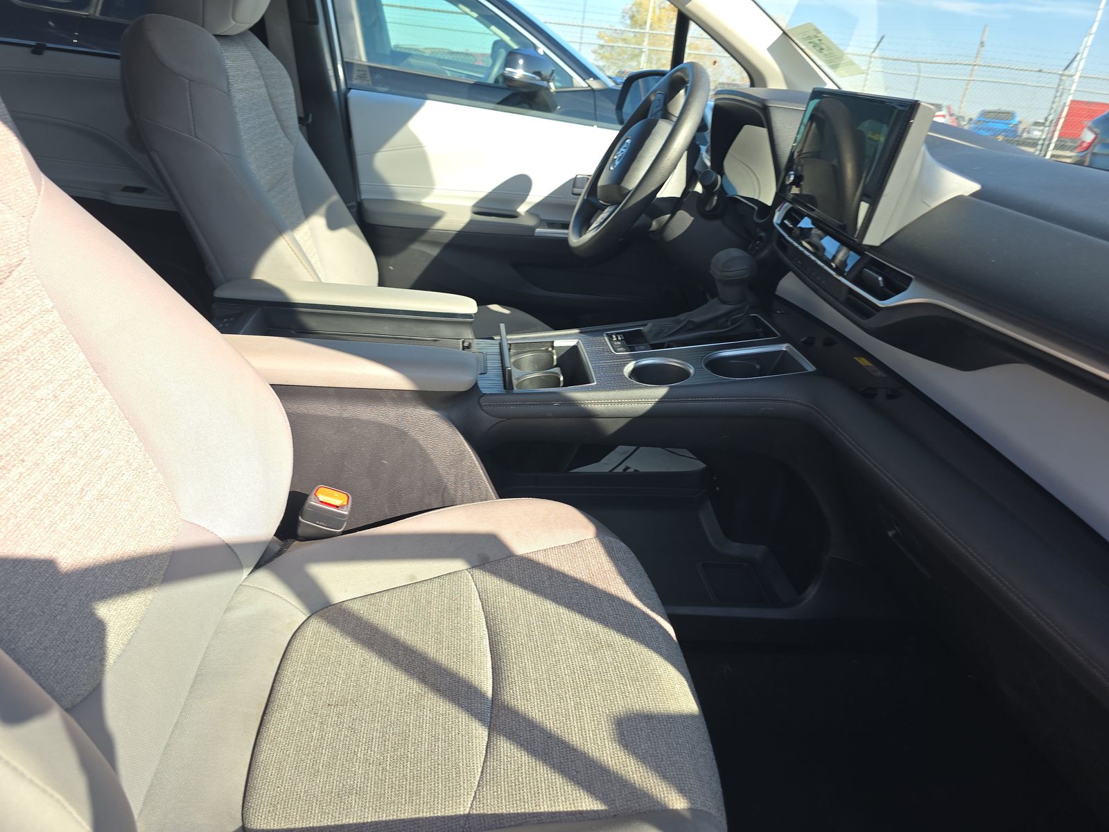 2025 Toyota Sienna LE FWD