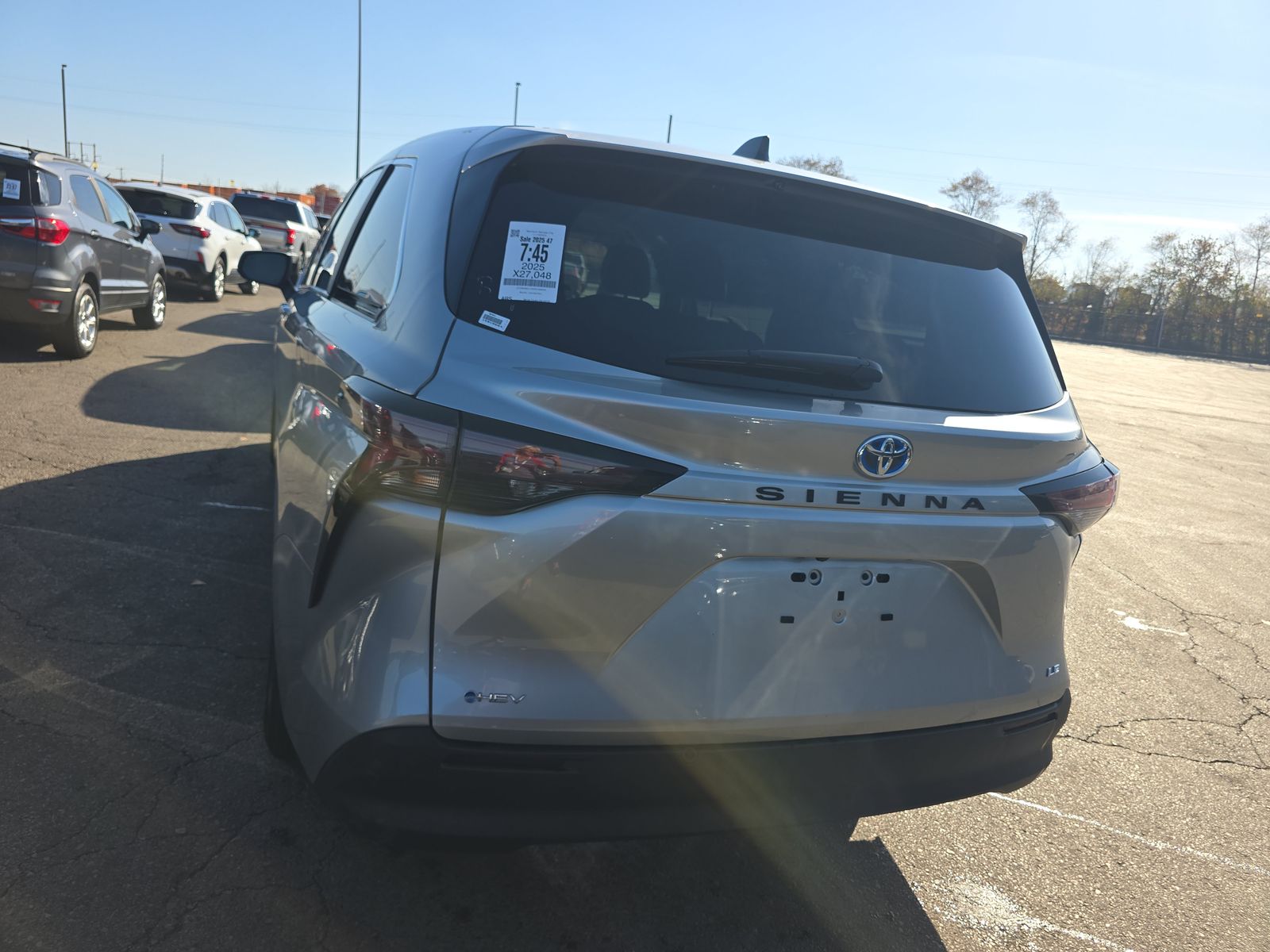2025 Toyota Sienna LE FWD