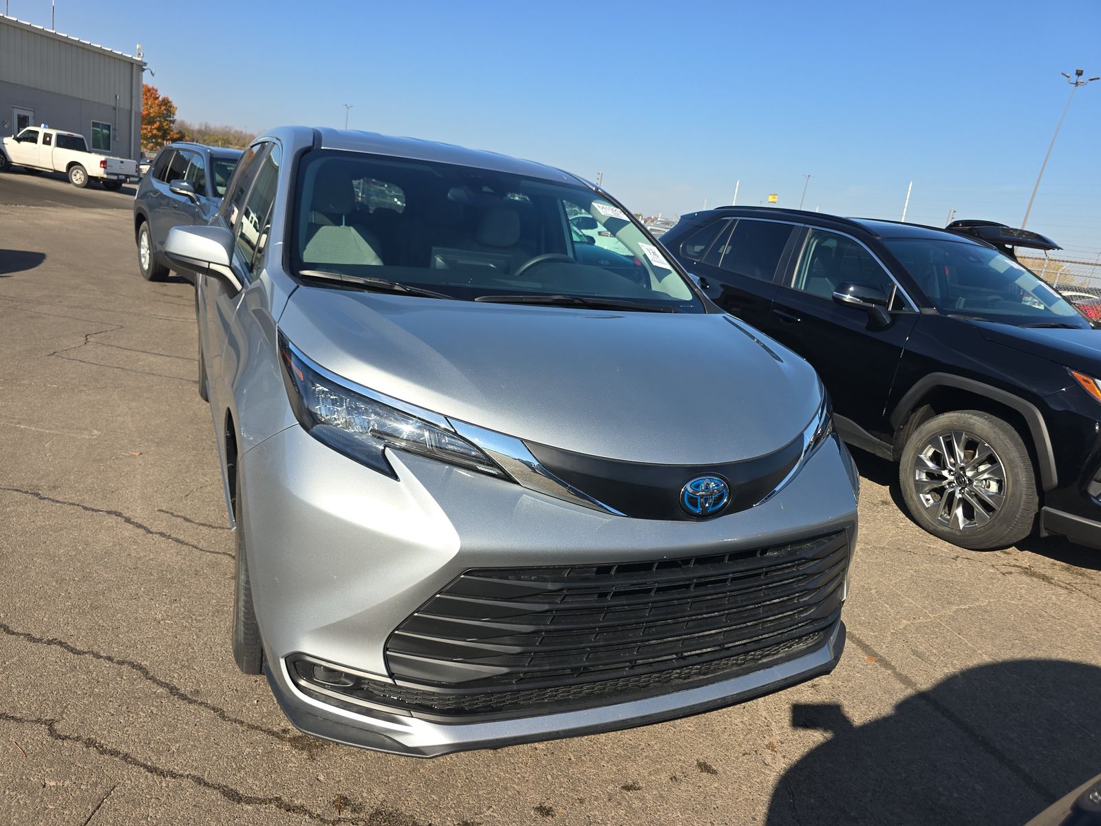 2025 Toyota Sienna LE FWD