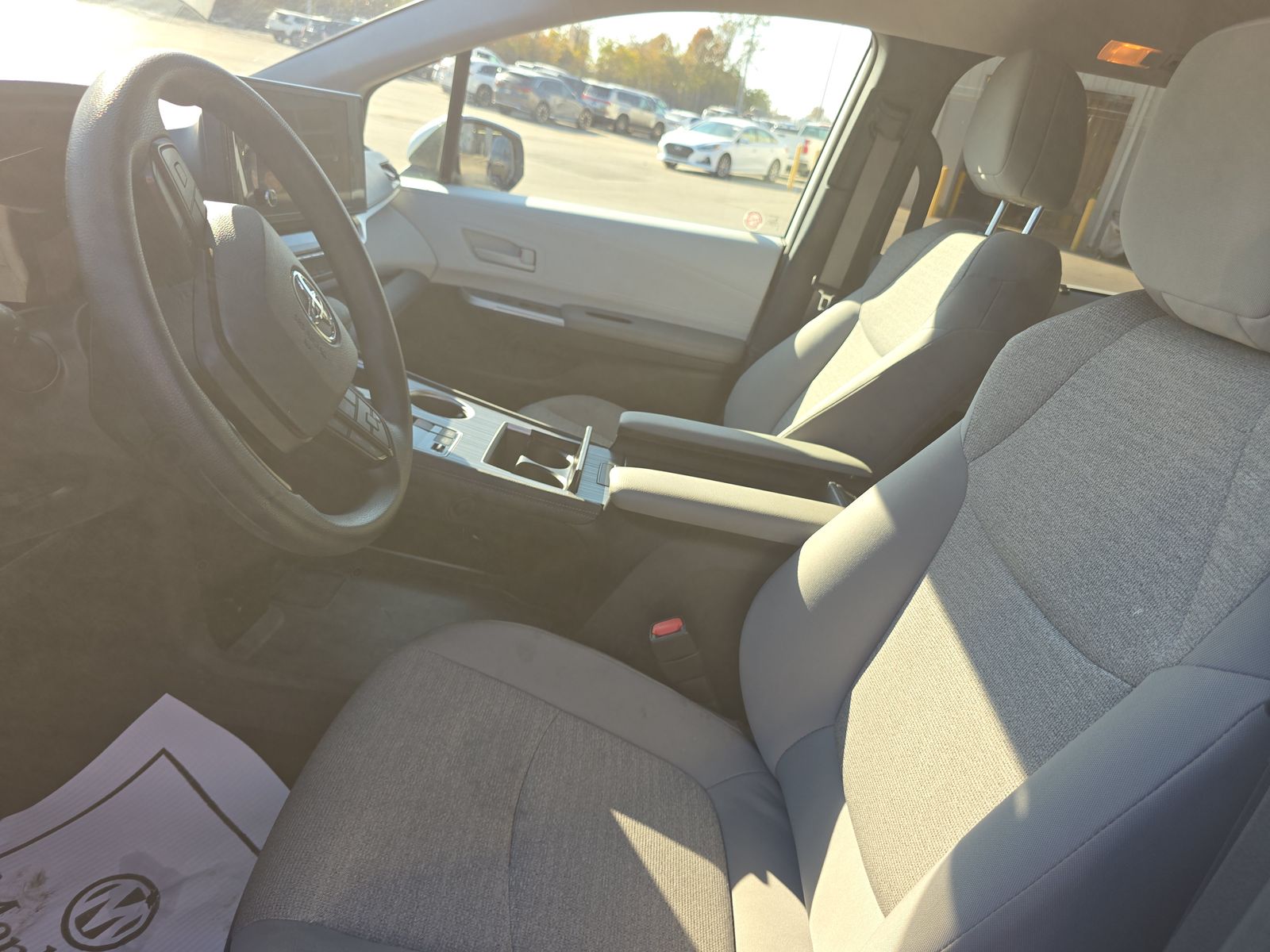 2025 Toyota Sienna LE FWD