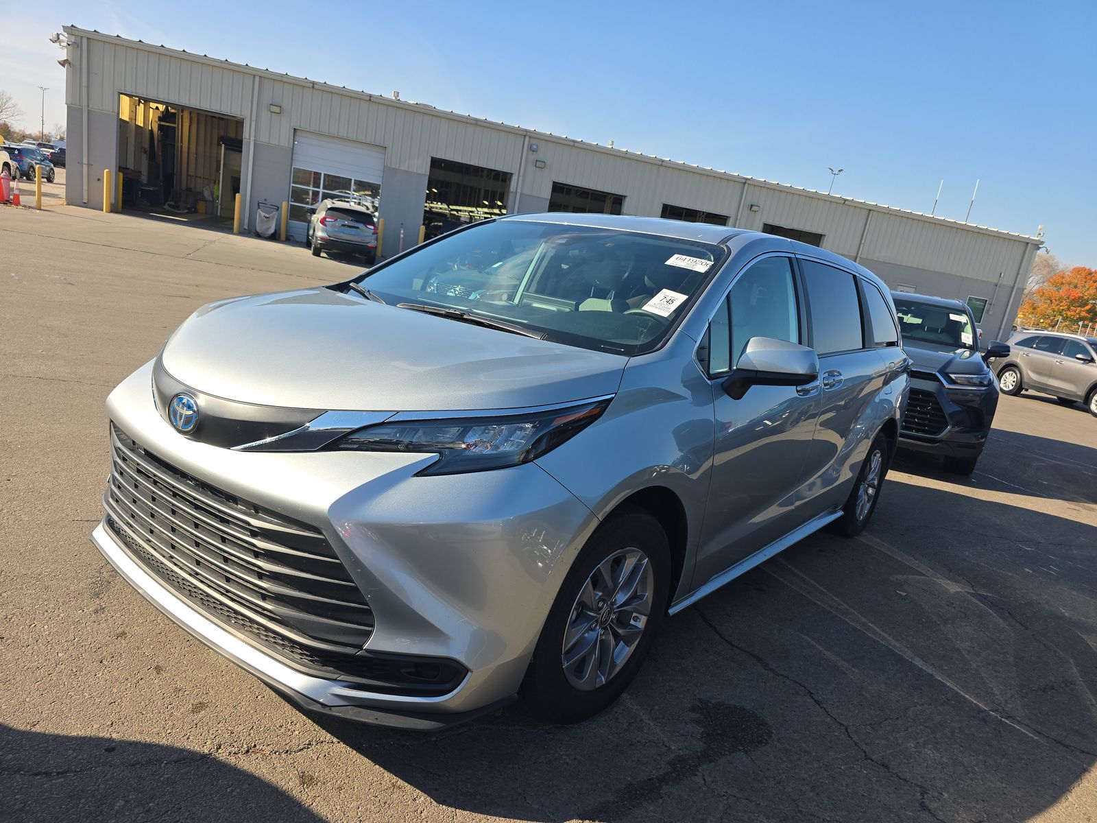 2025 Toyota Sienna LE FWD