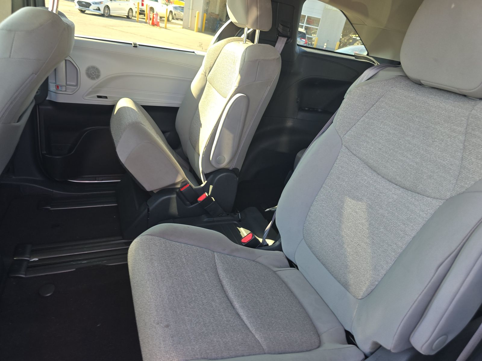 2025 Toyota Sienna LE FWD