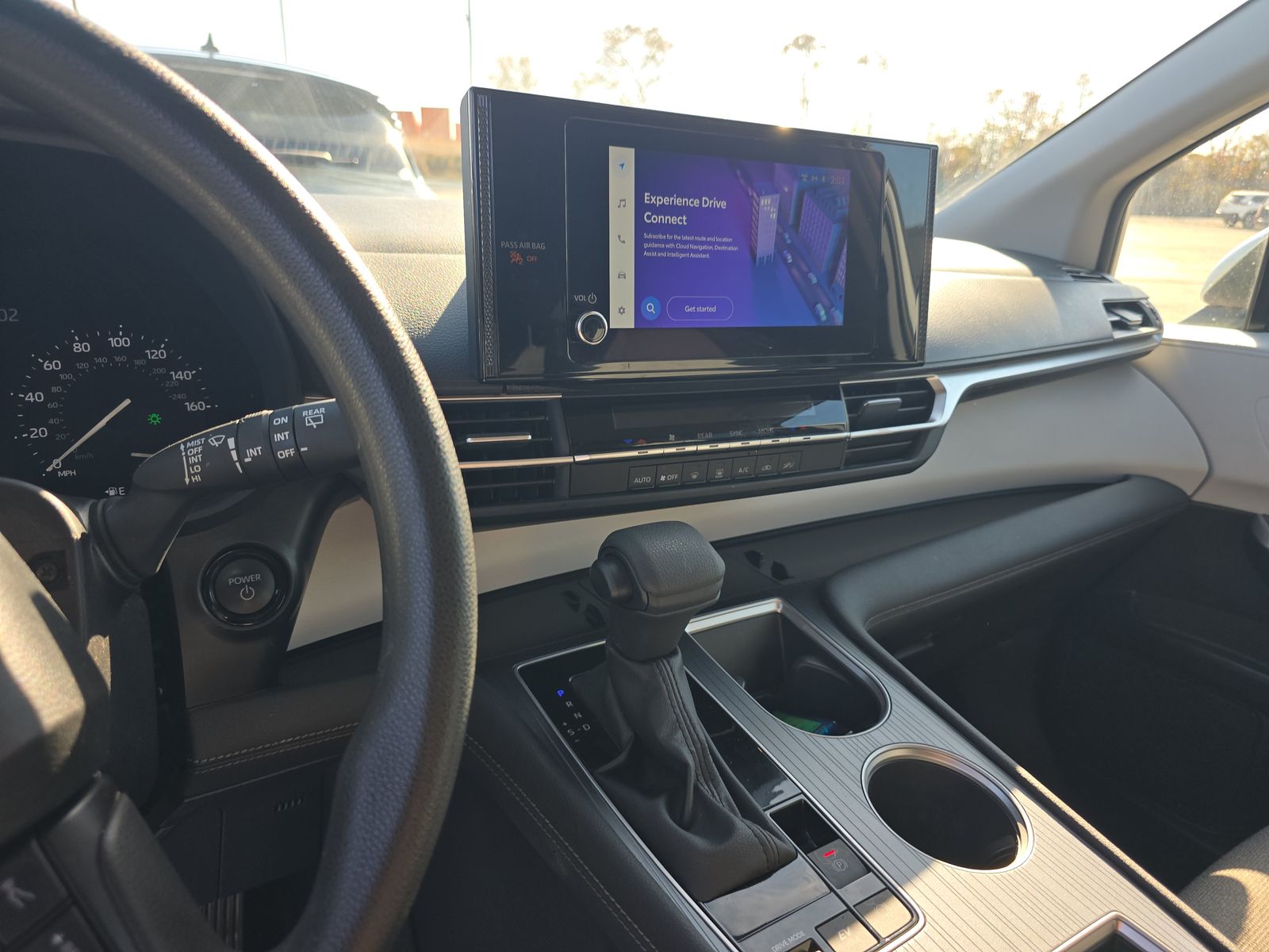 2025 Toyota Sienna LE FWD