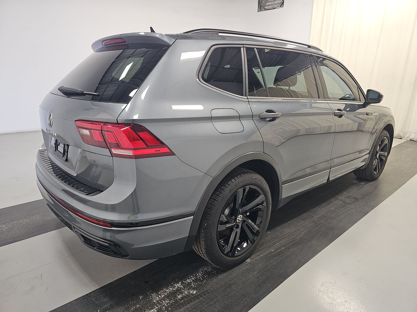 2024 Volkswagen Tiguan 2.0T SE R-Line Black FWD