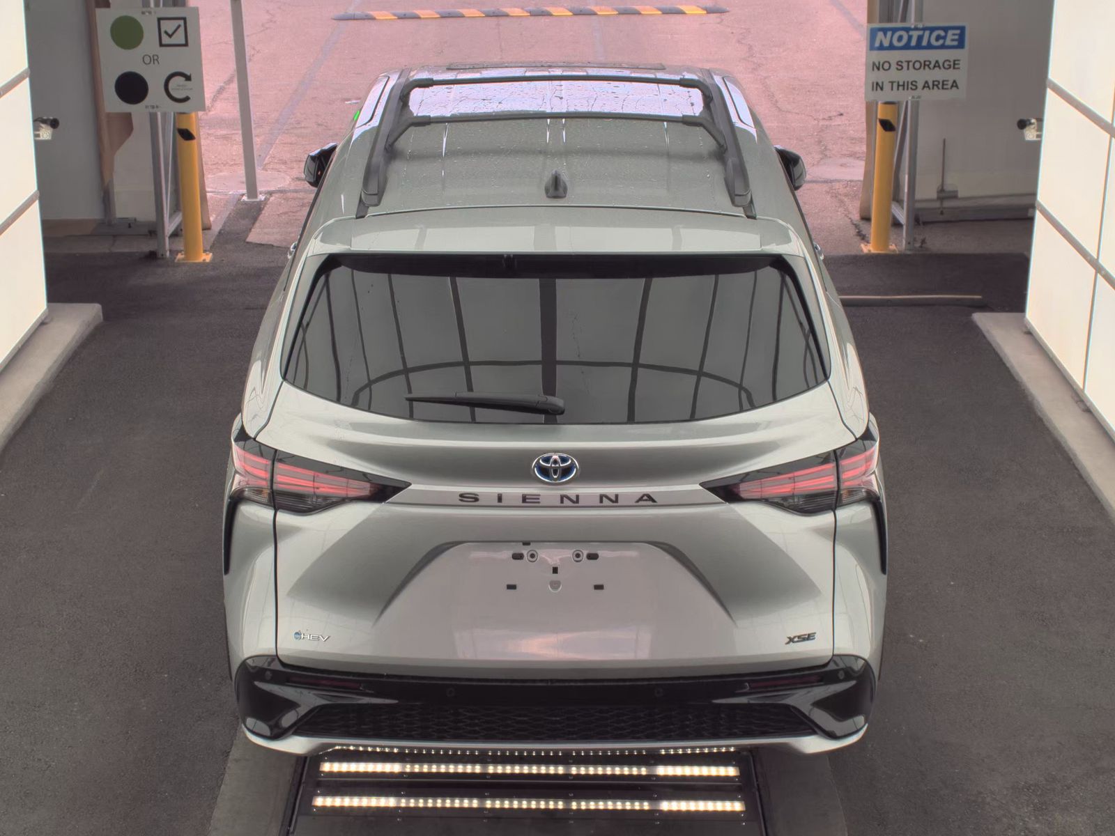 2025 Toyota Sienna XSE FWD