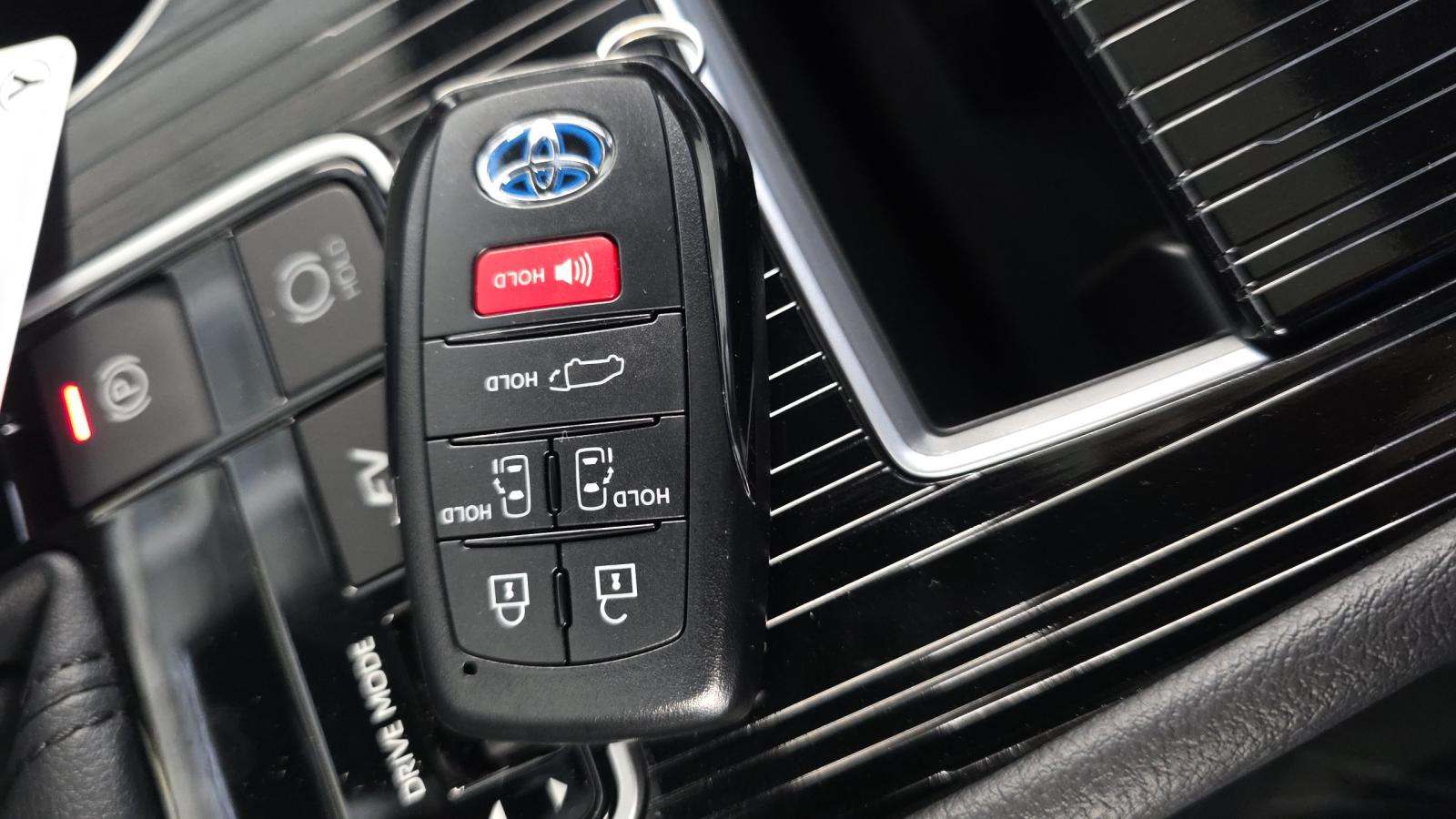 2025 Toyota Sienna XSE FWD