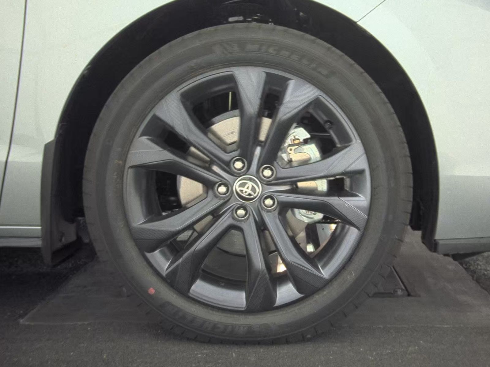 2025 Toyota Sienna XSE FWD