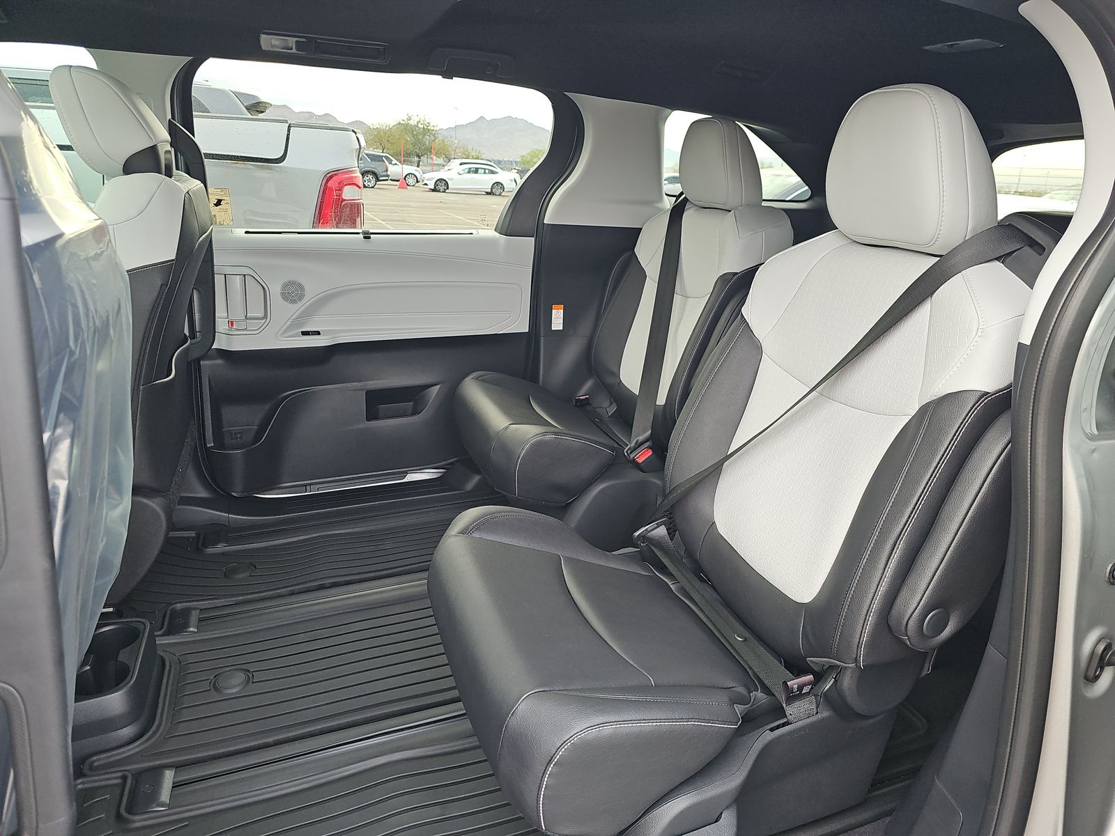 2025 Toyota Sienna XSE FWD