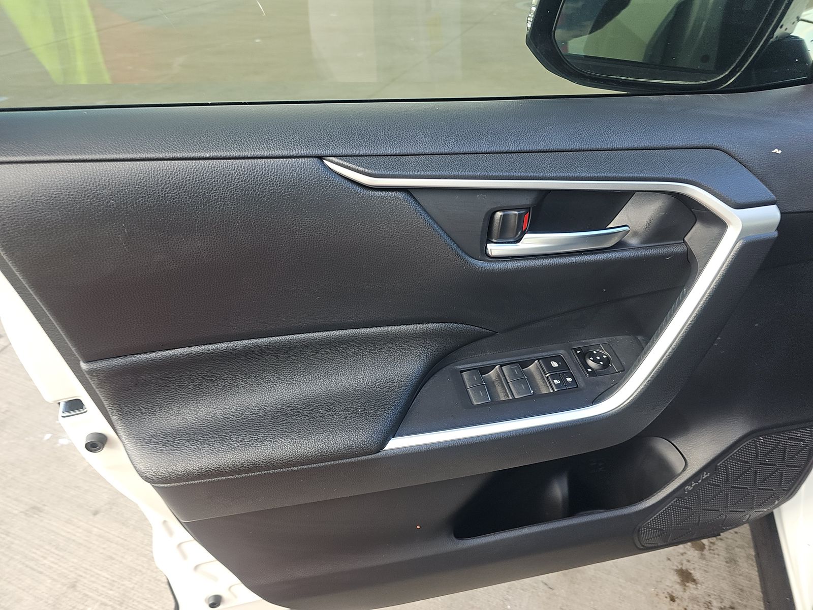 2025 Toyota RAV4 Hybrid XLE Premium AWD